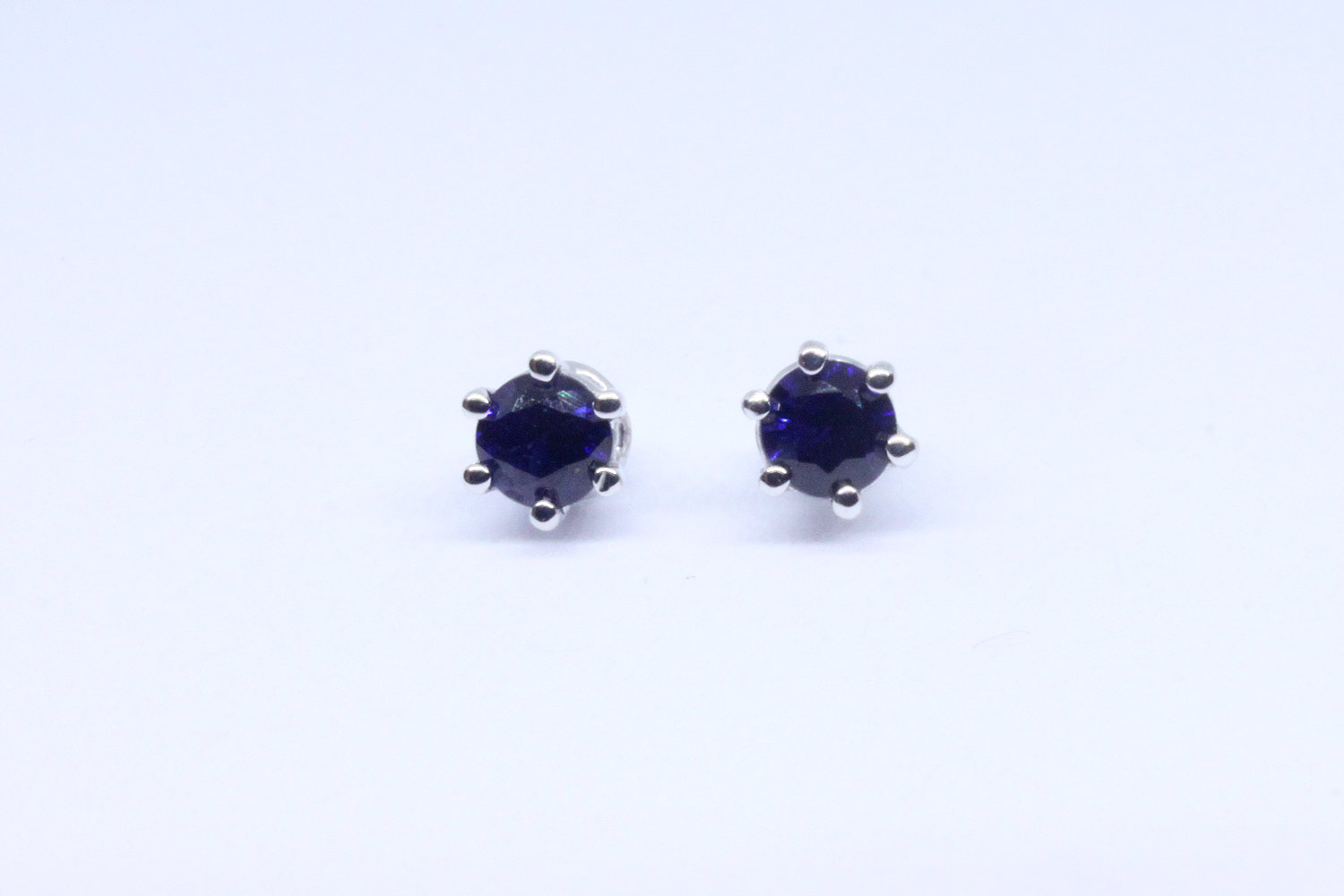 White gold earrings with sapphire Brilliant cut