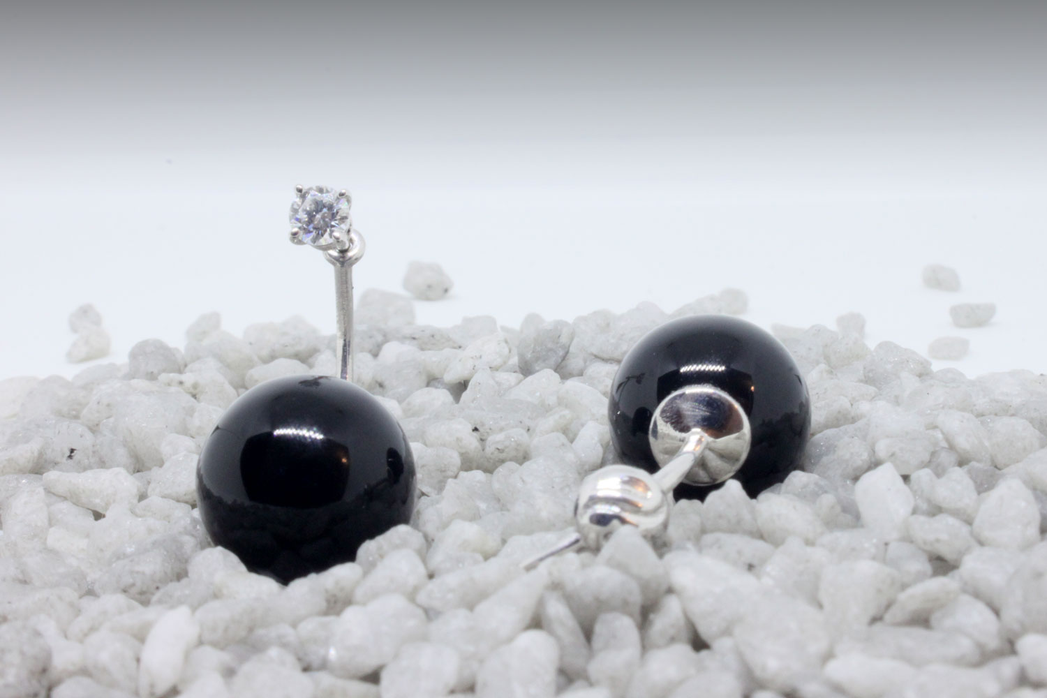 Silver earrings accessories with  black onyx