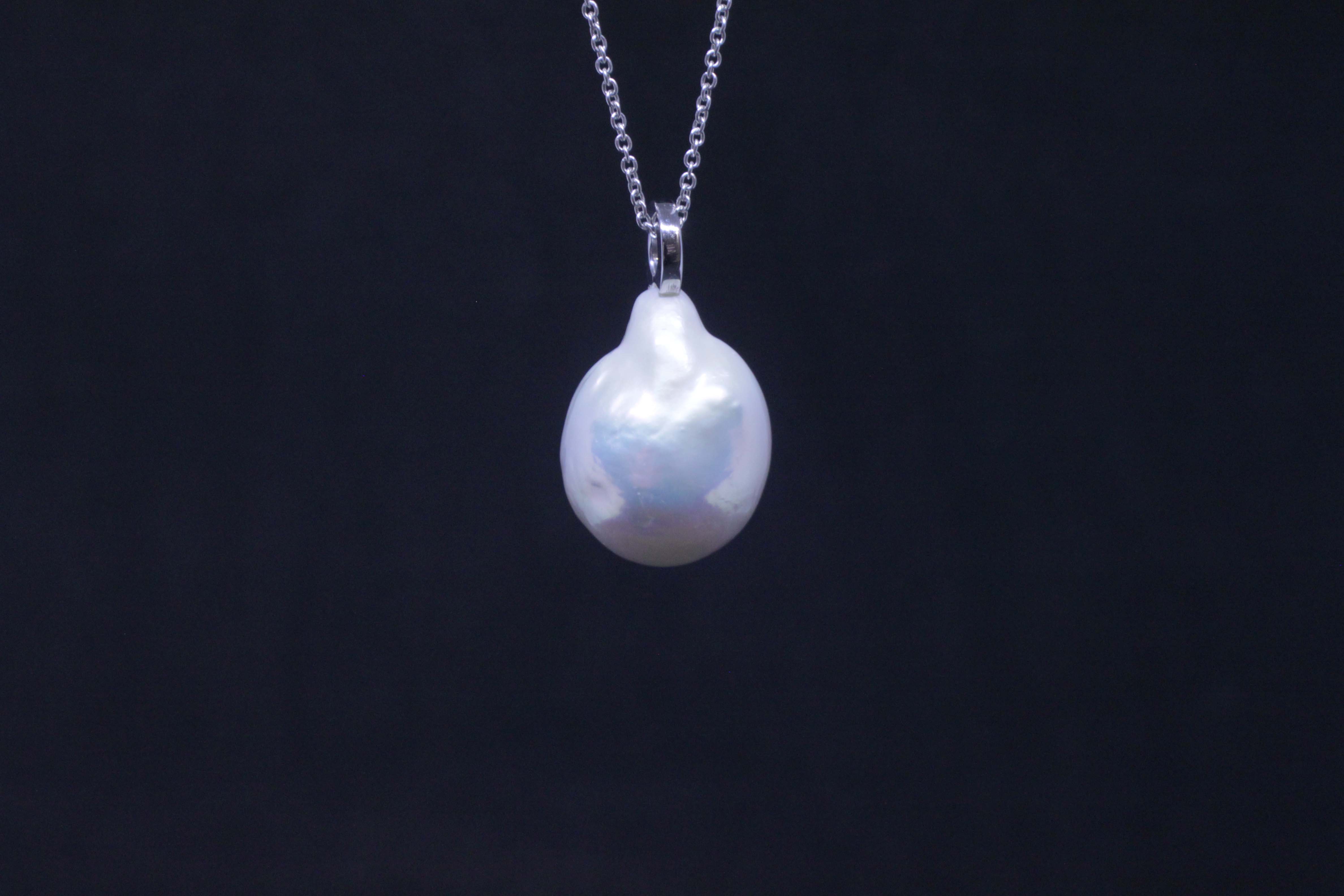 White gold pendant with baroque pearl fresh water, necklace 50 cm
