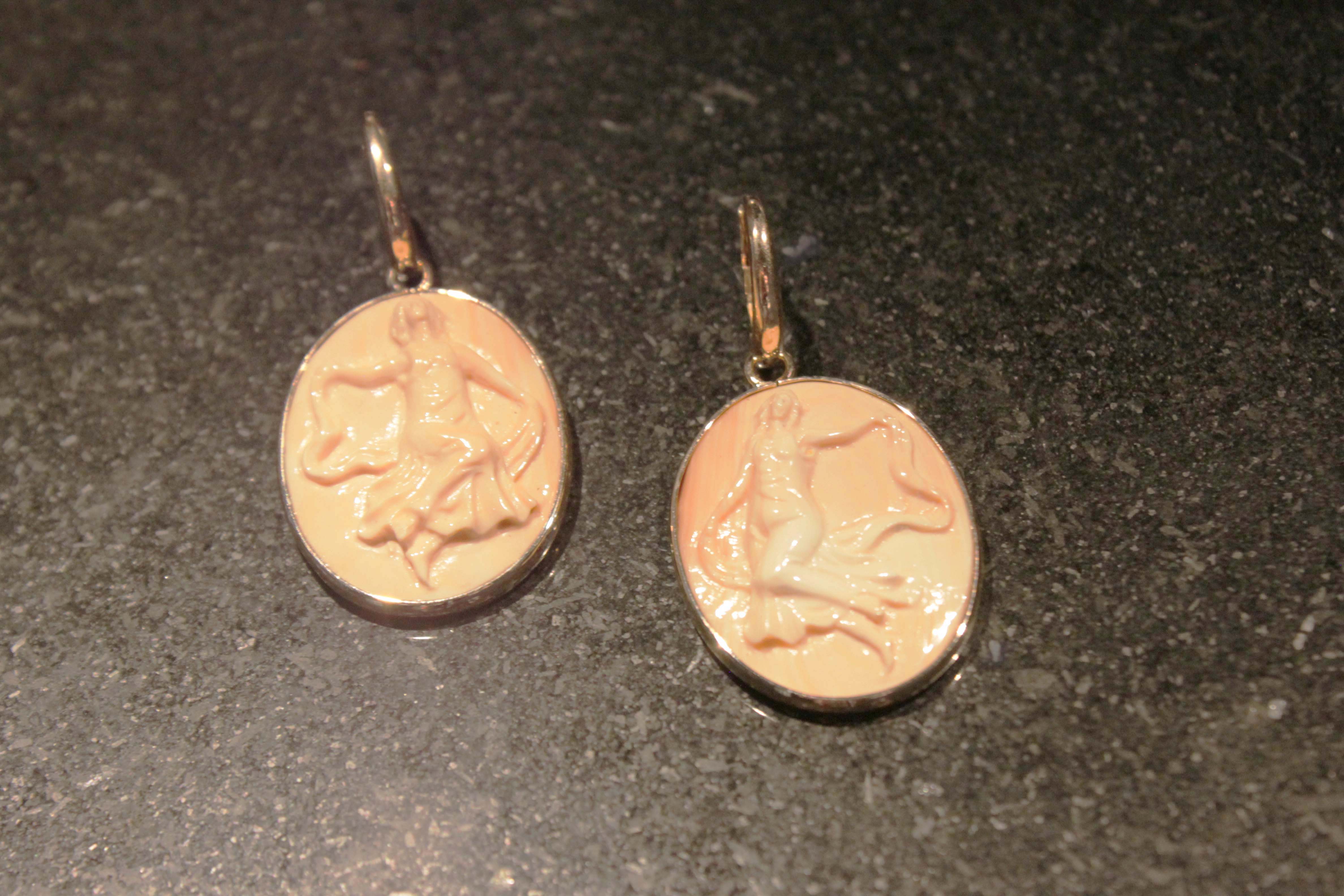 Rose gold earrings with cameo