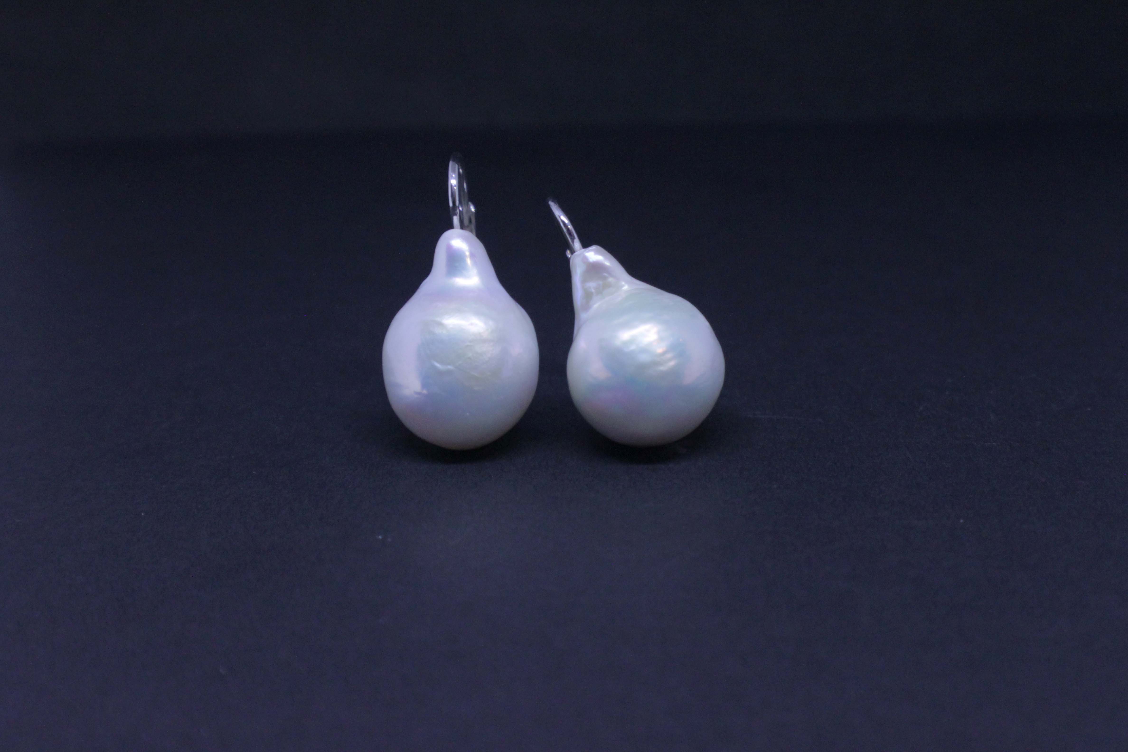 White gold earrings with baroque pearls fresh water