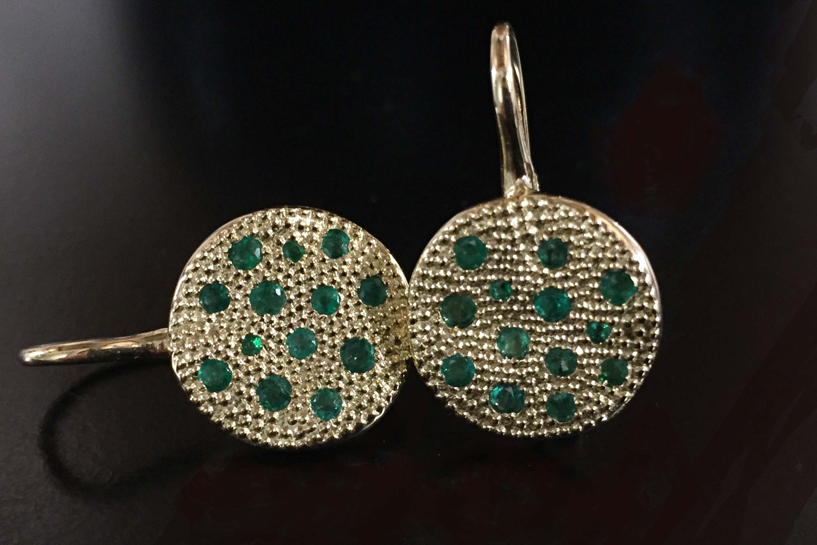 Yellow gold earrings with emeralds - sassi collection